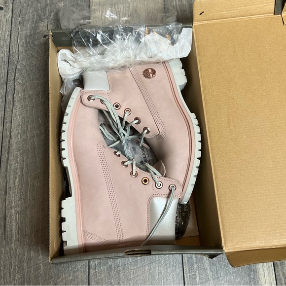 Timberlands - Picture 1 of 5